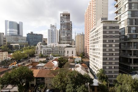 Apartamento à venda com 213m², 3 quartos e 2 vagas Apartamento à venda com 213m², 3 quartos e 2 vagasVista