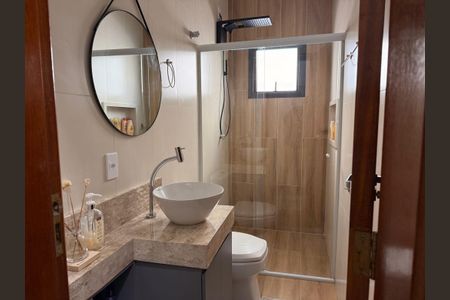 Banheiro Social 1 de casa de condomínio à venda com 3 quartos, 170m² em Swiss Park, Campinas