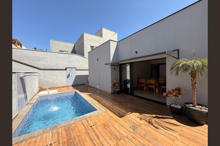 Casa de condomínio à venda com 170m², 3 quartos e sem vaga Casa de condomínio à venda com 170m², 3 quartos e sem vagaPiscina