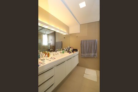 Apartamento para alugar com 156m², 2 quartos e 1 vaga Apartamento para alugar com 156m², 2 quartos e 1 vagaBanheiro da Suíte