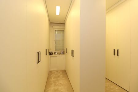 Apartamento para alugar com 156m², 2 quartos e 1 vaga Apartamento para alugar com 156m², 2 quartos e 1 vagaCloset da suíte