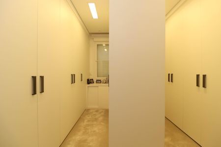 Apartamento para alugar com 156m², 2 quartos e 1 vaga Apartamento para alugar com 156m², 2 quartos e 1 vagaCloset da suíte