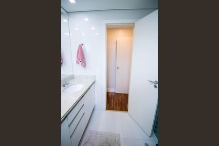 Apartamento à venda com 208m², 4 quartos e 4 vagas Apartamento à venda com 208m², 4 quartos e 4 vagasBanheiro da Suíte 4