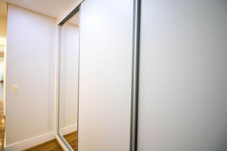 Apartamento à venda com 208m², 4 quartos e 4 vagas Apartamento à venda com 208m², 4 quartos e 4 vagasSuíte 4