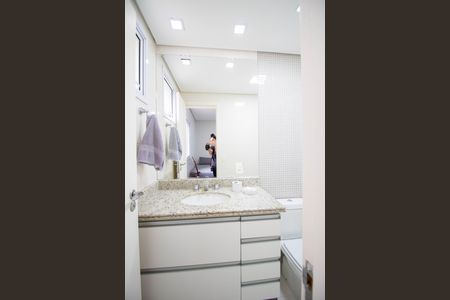 Apartamento à venda com 208m², 4 quartos e 4 vagas Apartamento à venda com 208m², 4 quartos e 4 vagasBanheiro da Suíte 1