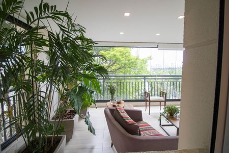 Apartamento à venda com 208m², 4 quartos e 4 vagas Apartamento à venda com 208m², 4 quartos e 4 vagasSuíte 2