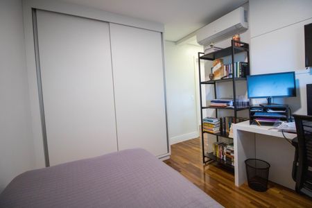 Apartamento à venda com 208m², 4 quartos e 4 vagas Apartamento à venda com 208m², 4 quartos e 4 vagasSuíte 2