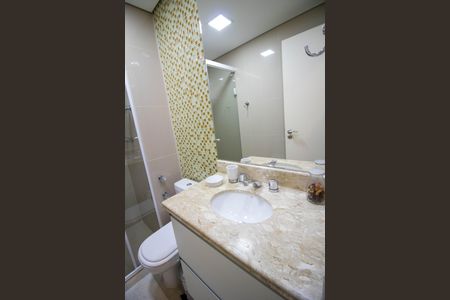 Apartamento à venda com 208m², 4 quartos e 4 vagas Apartamento à venda com 208m², 4 quartos e 4 vagasBanheiro da Suíte 2