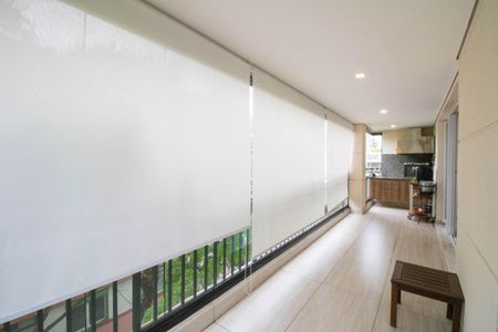 Apartamento à venda com 208m², 4 quartos e 4 vagas Apartamento à venda com 208m², 4 quartos e 4 vagasVaranda