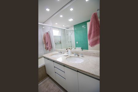 Apartamento à venda com 208m², 4 quartos e 4 vagas Apartamento à venda com 208m², 4 quartos e 4 vagasBanheiro da Suíte 4