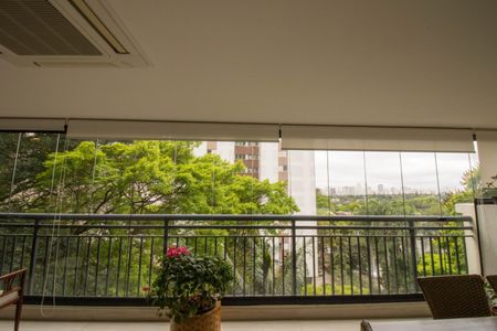 Apartamento à venda com 208m², 4 quartos e 4 vagas Apartamento à venda com 208m², 4 quartos e 4 vagasVaranda