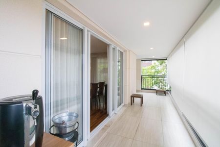 Apartamento à venda com 208m², 4 quartos e 4 vagas Apartamento à venda com 208m², 4 quartos e 4 vagasVaranda