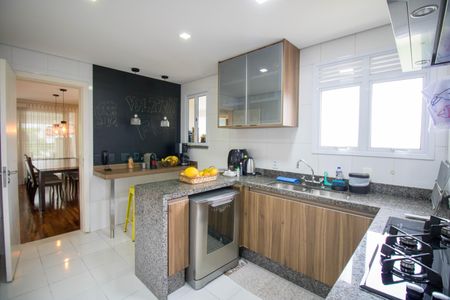 Apartamento à venda com 208m², 4 quartos e 4 vagas Apartamento à venda com 208m², 4 quartos e 4 vagasCozinha