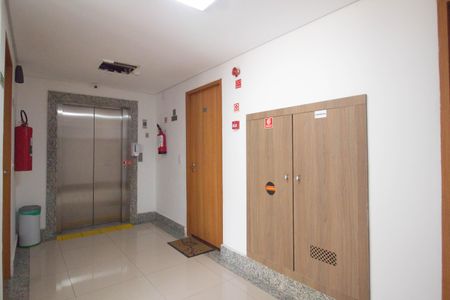 Apartamento à venda com 44m², 2 quartos e 1 vaga Apartamento à venda com 44m², 2 quartos e 1 vagaHall social