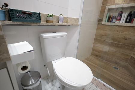Apartamento à venda com 85m², 3 quartos e 2 vagas Apartamento à venda com 85m², 3 quartos e 2 vagasBanheiro da Suíte