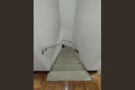 Casa à venda com 130m², 2 quartos e 1 vagaEscada