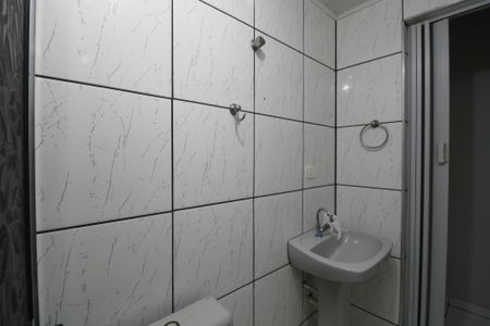 Banheiro de casa de condomínio para alugar com 1 quarto, 60m² em Parque Colonial, São Paulo