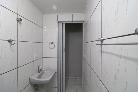 Banheiro de casa de condomínio para alugar com 1 quarto, 60m² em Parque Colonial, São Paulo