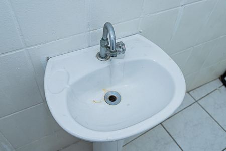 Banheiro Social de casa para alugar com 1 quarto, 40m² em Moinho Velho, São Paulo