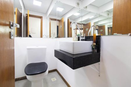 Casa à venda com 293m², 4 quartos e 2 vagasLavabo