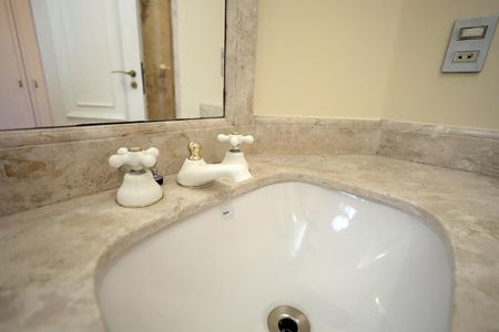 Apartamento à venda com 340m², 6 quartos e 4 vagasBanheiro da Suíte 4