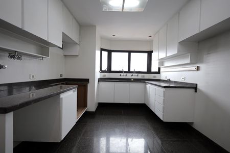 Apartamento à venda com 340m², 6 quartos e 4 vagasCozinha