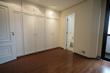 Apartamento à venda com 340m², 6 quartos e 4 vagasSuíte 2