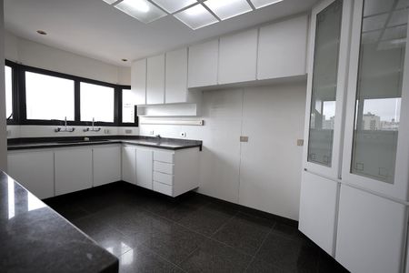 Apartamento à venda com 340m², 6 quartos e 4 vagasCozinha