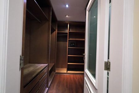 Apartamento à venda com 340m², 6 quartos e 4 vagasCloset da Suíte
