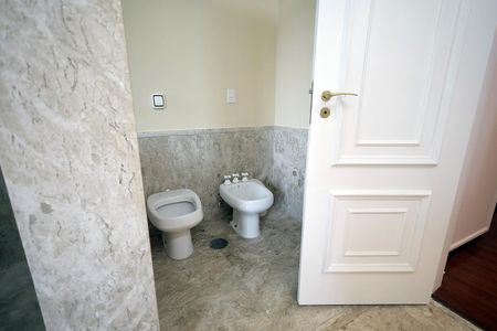 Apartamento à venda com 340m², 6 quartos e 4 vagasBanheiro da Suíte 1