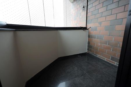 Apartamento à venda com 340m², 6 quartos e 4 vagasSacada da Suíte 1