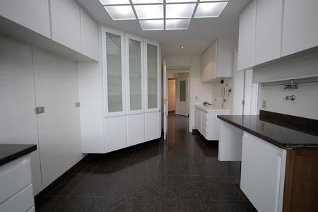 Apartamento à venda com 340m², 6 quartos e 4 vagasCozinha