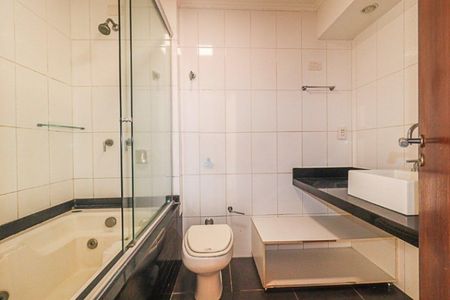 Banheiro de apartamento para alugar com 2 quartos, 120m² em São Geraldo, Porto Alegre