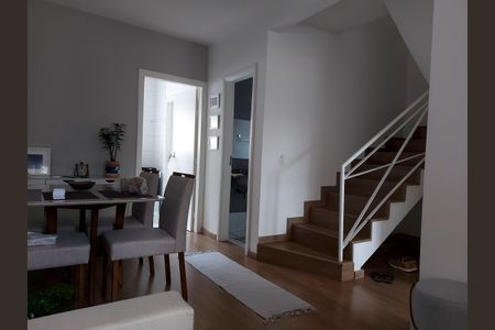 Sala de casa de condomínio para alugar com 3 quartos, 74m² em Jardim Karaíba, Uberlândia
