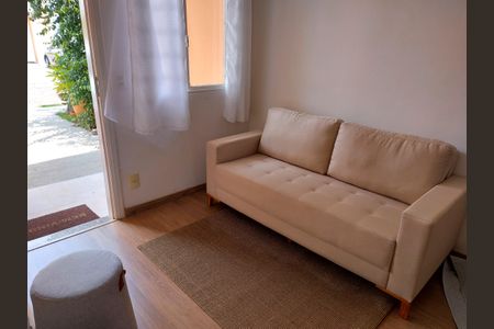 Sala de casa de condomínio para alugar com 3 quartos, 74m² em Jardim Karaíba, Uberlândia