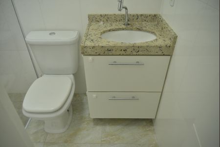 Apartamento à venda com 56m², 2 quartos e 1 vagaBanheiro Social