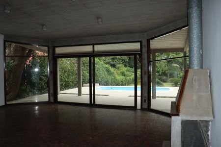 Sala de casa de condomínio para alugar com 3 quartos, 723m² em Vila Santo Antônio, Cotia