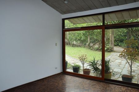 Sala de casa de condomínio para alugar com 3 quartos, 723m² em Vila Santo Antônio, Cotia