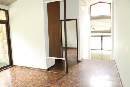Sala de casa de condomínio para alugar com 3 quartos, 723m² em Vila Santo Antônio, Cotia