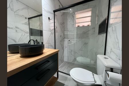 Casa à venda com 200m², 3 quartos e 2 vagas Casa à venda com 200m², 3 quartos e 2 vagasBanheiro 2