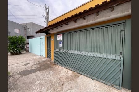 Casa à venda com 200m², 3 quartos e 2 vagas Casa à venda com 200m², 3 quartos e 2 vagasFachada