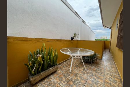 Casa à venda com 200m², 3 quartos e 2 vagas Casa à venda com 200m², 3 quartos e 2 vagasÁrea Externa