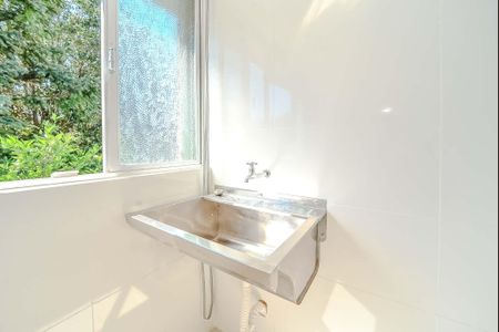 Apartamento à venda com 68m², 3 quartos e sem vaga Apartamento à venda com 68m², 3 quartos e sem vagaCozinha e Área de Serviço