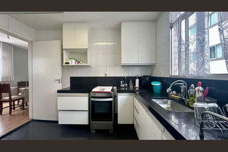 Apartamento à venda com 75m², 2 quartos e 2 vagasCozinha
