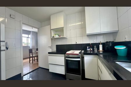 Apartamento à venda com 75m², 2 quartos e 2 vagasCozinha