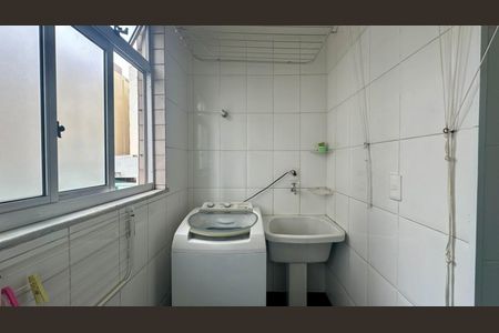 Apartamento à venda com 75m², 2 quartos e 2 vagasÁrea de serviço