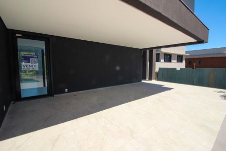 Casa de condomínio à venda com 248m², 4 quartos e 4 vagas Casa de condomínio à venda com 248m², 4 quartos e 4 vagasGaragem