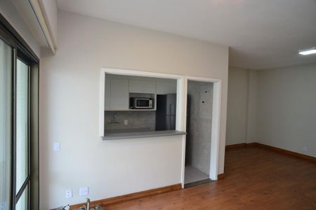 Sala de apartamento para alugar com 1 quarto, 70m² em Barra da Tijuca, Rio de Janeiro