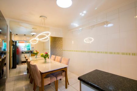 Casa à venda com 165m², 3 quartos e 3 vagas Casa à venda com 165m², 3 quartos e 3 vagasCozinha