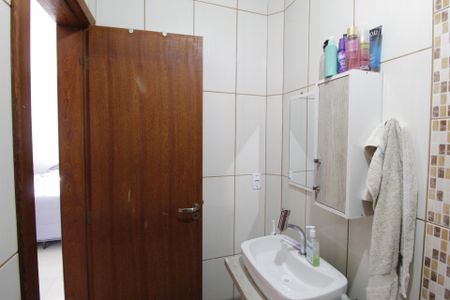 Casa à venda com 70m², 2 quartos e 2 vagasBanheiro da Suíte 
